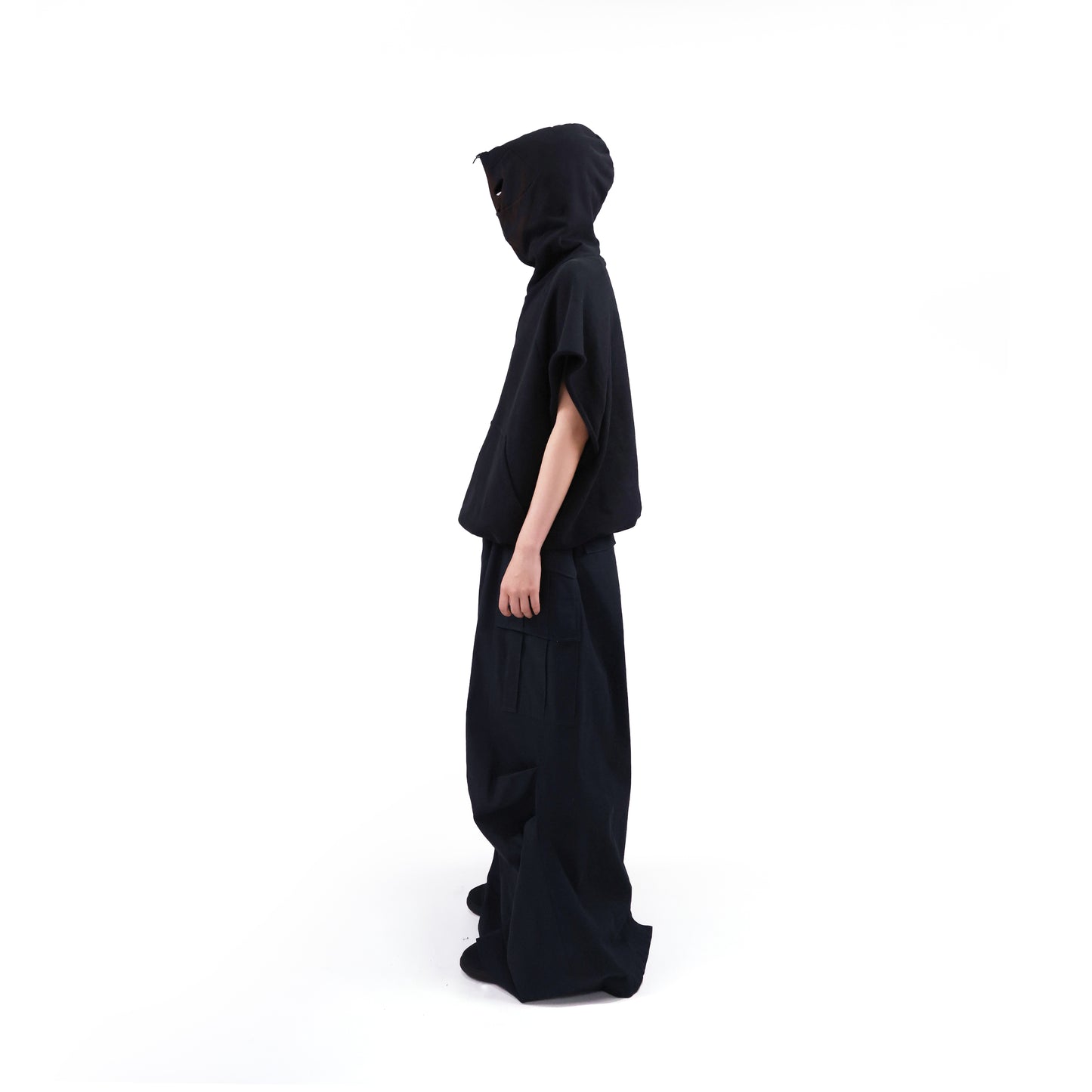 SLEEVELESS HOODIE (BLACK)