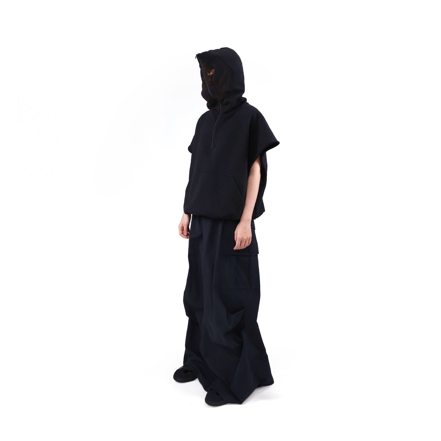 SLEEVELESS HOODIE (BLACK)